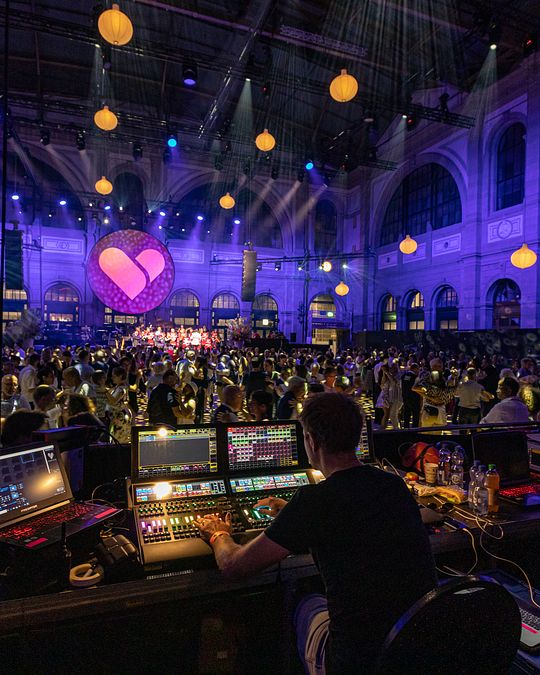 smARTec Veranstaltungstechnik: Sommernachtsball im Hauptbahnhof Zürich