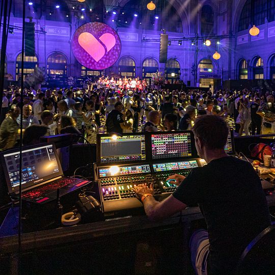 smARTec Veranstaltungstechnik: Sommernachtsball im Hauptbahnhof Zürich