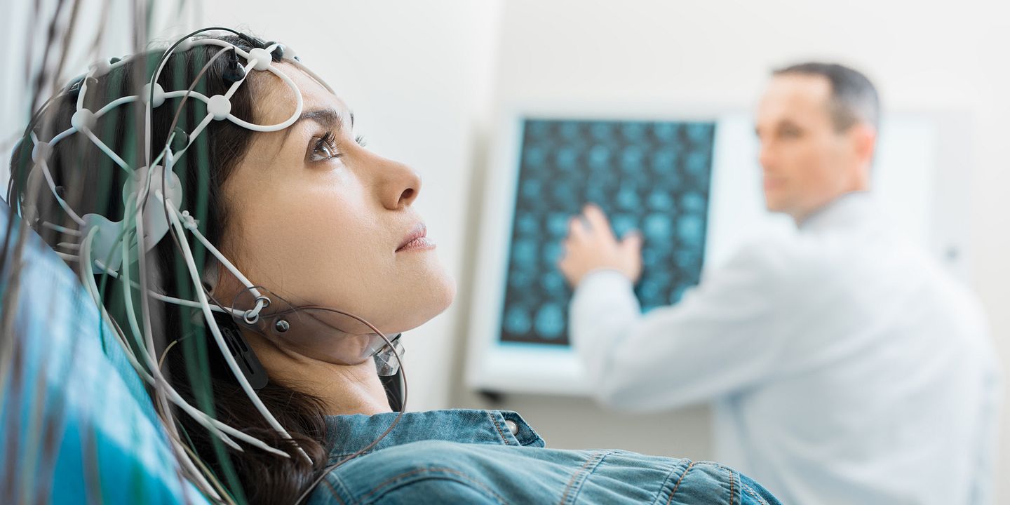 Schweizerische Neurologische Gesellschaft: Patientin bei einer Untersuchung