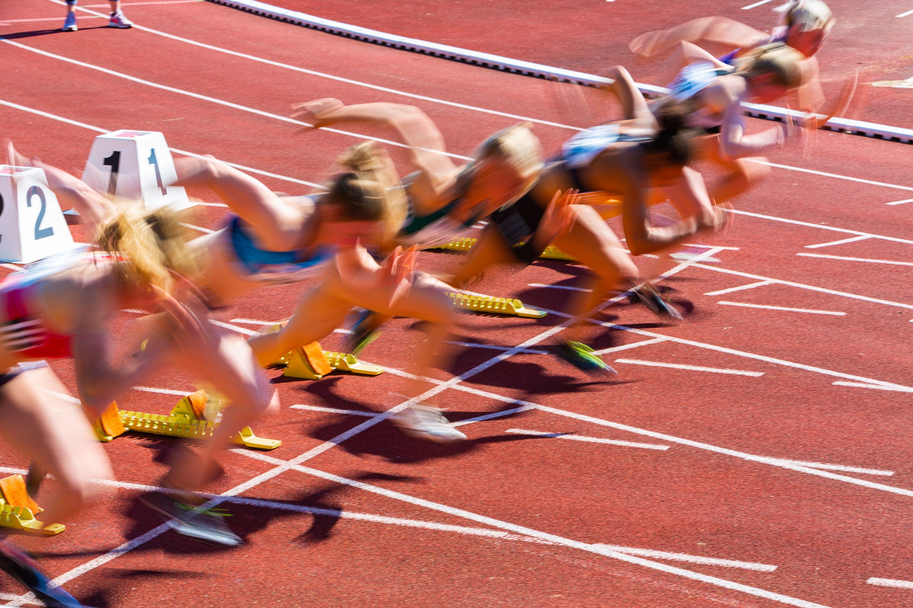 Leichtathletik: Sportlerinnen starten zum Sprint